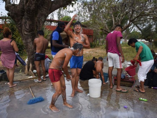 Caravana de migrantes -entre ellos más de mil hondureños- vive precarias condiciones en su 'viacrucis' a la frontera de EEUU