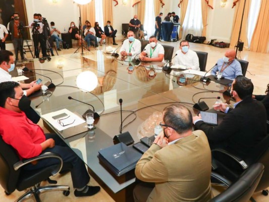 El Salvador iniciará esta semana donación de 34,000 dosis para siete municipios hondureños