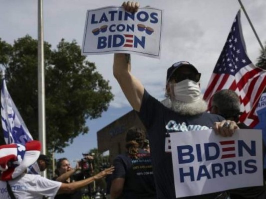 Biden debe recuperar el apoyo de los latinos: no basta con la reforma migratoria