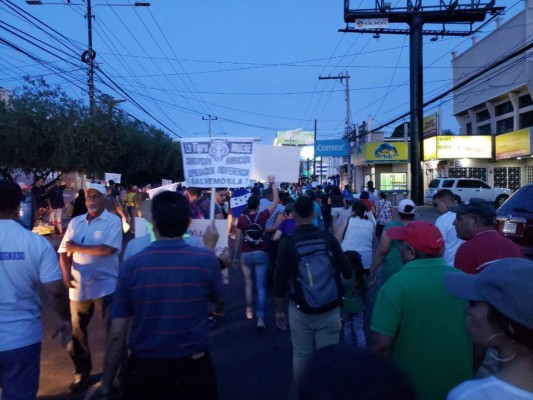 Pobladores de La Tigra emplazan a Nasry Asfura