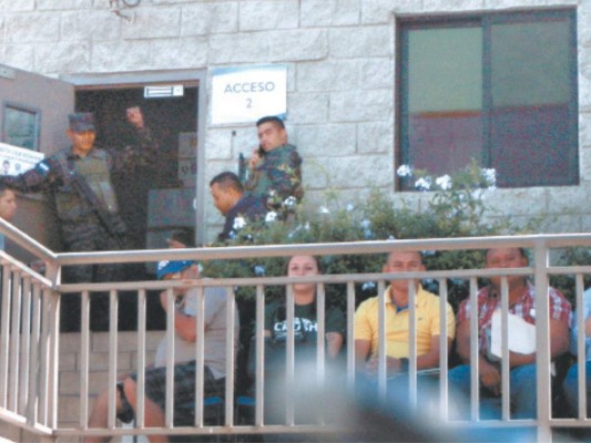 El Instituto de la Propiedad bajo resguardo para evitar ingreso de los tramitadores