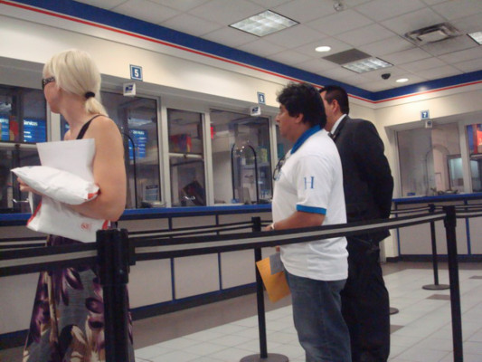 Los consulados no deben cobrar por TPS