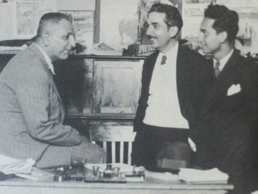 Heliodoro Valle con el cubano Juan Marinello y el mexicano Andrés Henestrosa.