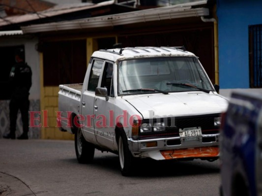 Imágenes de la escena del crimen: matan a hombre dentro de un carro en la 28 de Marzo