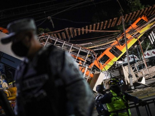 VIDEOS: Captan sorprendente momento de colapso del metro en México
