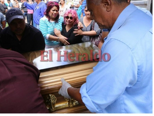 Doloroso momento cuando familiares reclamaron cuerpo del niño soterrado en Los Llanos