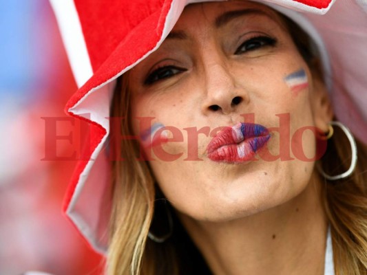 Las guapas mujeres que encienden el partido entre Francia vs. Perú