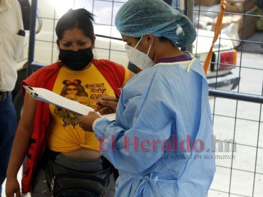 Como al principio, triajes siguen llenos a un año de la llegada del coronavirus a Honduras