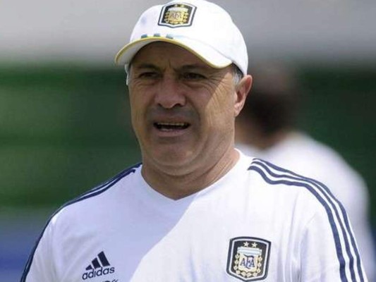 Argentina con DT interino logra juntar 18 futbolistas para Rio