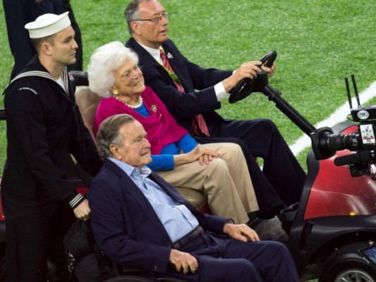 Barbara Bush, madre y esposa de presidentes de EEUU, en 'precario estado de salud'&nbsp;