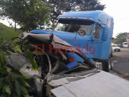 Impactantes imágenes del aparatoso accidente provocado por rastra en El Carrizal