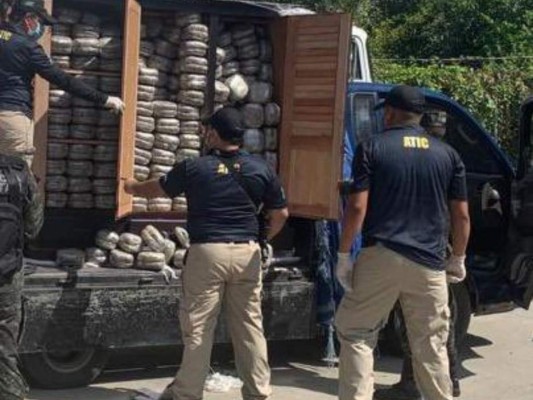 Dentro de armarios: Así eran transportados 644 paquetes de droga incautados en Yoro