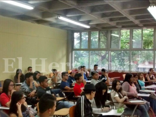 Estudiantes de la UNAH retornan a clases este lunes