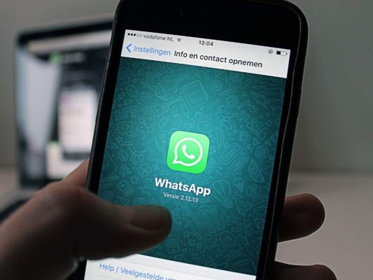WhatsApp ahora compartirá tus datos con Facebook, sino no la podrás usar
