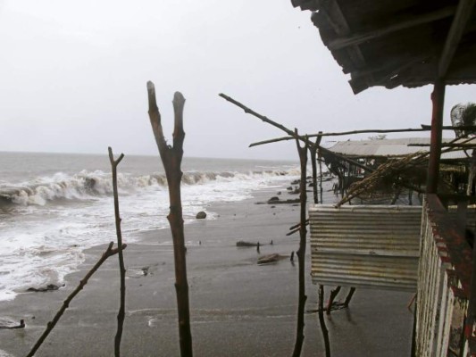 Casas destruidas en Punta Ratón por embate de elevadas olas
