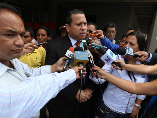 Denuncian a CNA por compra de carros