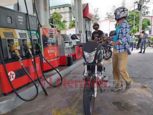 Honduras: Gasolineras ya tienen combustible y se registran largas filas de vehículos