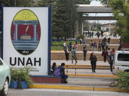 Se reanudan las clases en la UNAH tras más de una semana de tomas