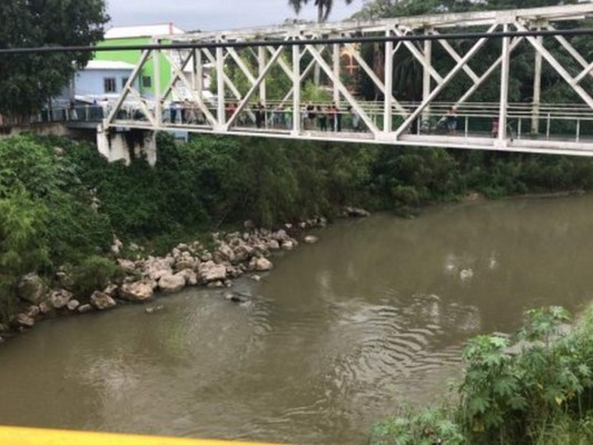 Hallan cadáver de un hombre flotando en el río Chamelecón