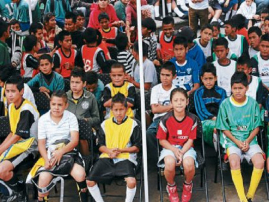 Niños en Honduras recuerdan su derecho a protección y desarrollo