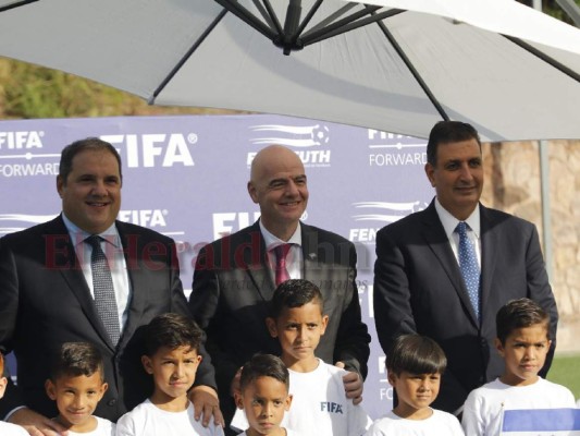 Infantino en Honduras: avión privado, recibido por JOH y presente en El Birichiche