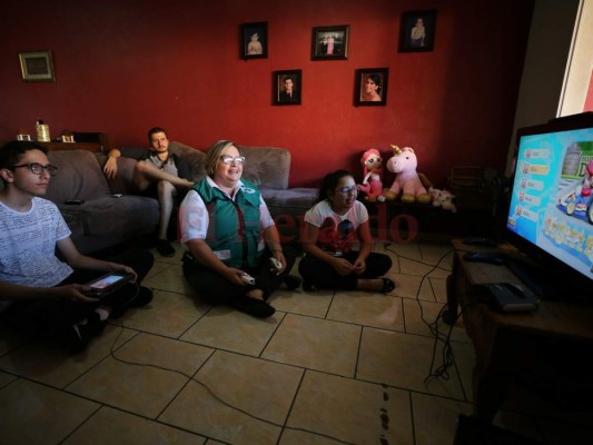 Revista Tic Tac Tania Triminio: 'Conduzco ambulancias y atiendo emergencias”