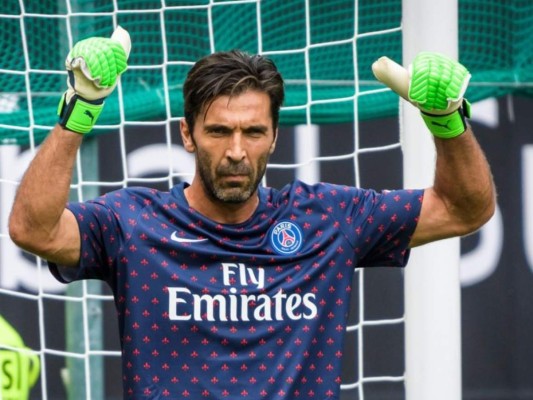 Buffon dice que el PSG 'necesita tiempo' para ganar la Liga de Campeones