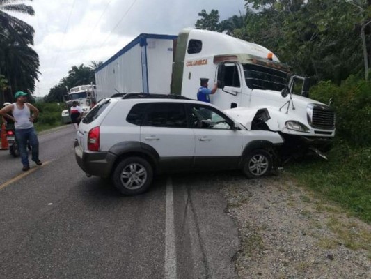 Dos personas lesionadas dejó una triple colisión en Tela