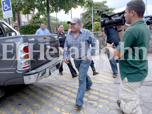 A barrer calles mandan al supuesto hijo del presidente de Honduras