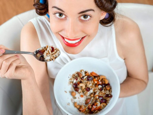 Estudio: El consumo de mucho tocino y pocas frutas secas ocasionarían muertes