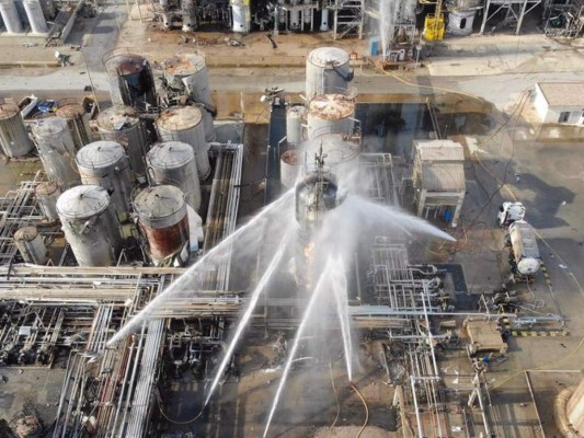 A tres sube cifra de muertos por explosión en planta química en España