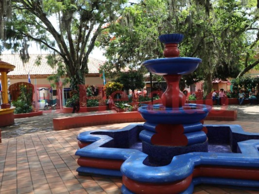 FOTOS: Valle de Ángeles, el municipio de los tallados en cuero y la aventura