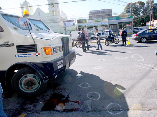 Frustrado asalto a carro de valores deja dos heridos
