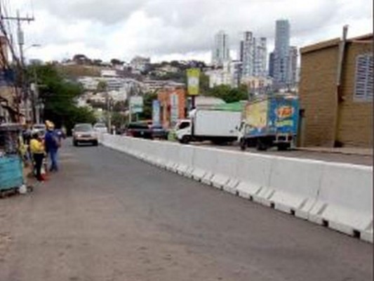Cierran intersección frente a Iglesia Medalla Milagrosa en Los Próceres