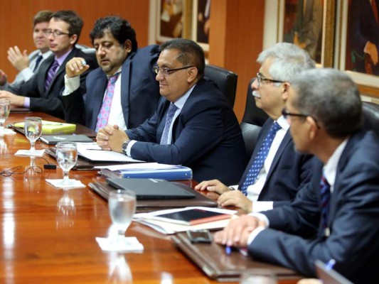 El gobierno superó en 2015 las principales metas económicas