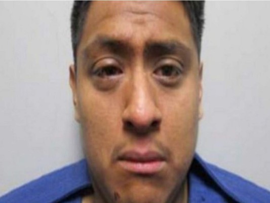 Hombre mata a su madre y baila sobre el cadáver con su hermana adolescente