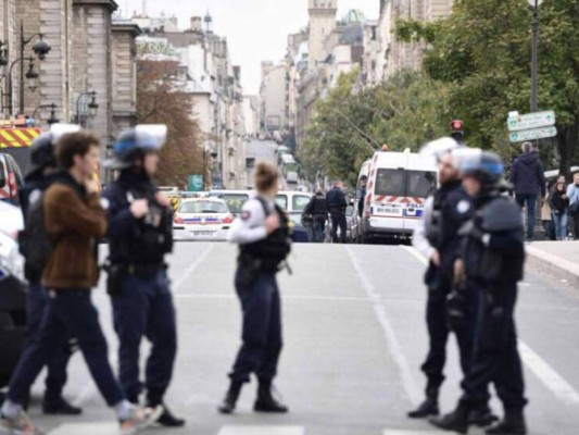 Agresor mata a una persona con un cuchillo antes de ser abatido en Francia