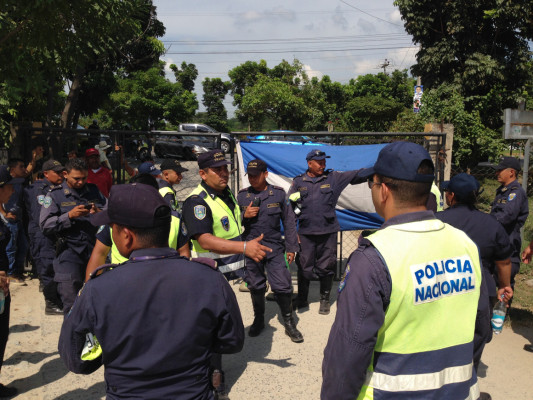 Policías paran labores en Tránsito porque les deben salarios