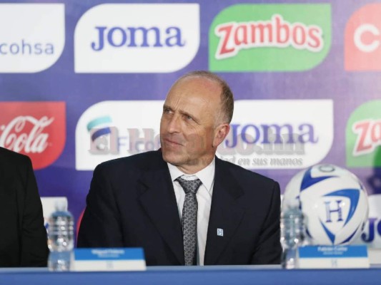 FOTOS: Los gestos de Fabián Coito durante su presentación como entrenador de Honduras