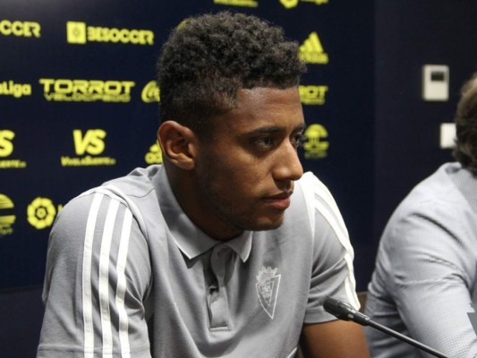 Imágenes de la presentación del Choco Lozano en el Cádiz de España