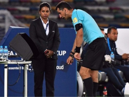 UEFA aprueba el VAR para la próxima edición de Champions League&nbsp;&nbsp;