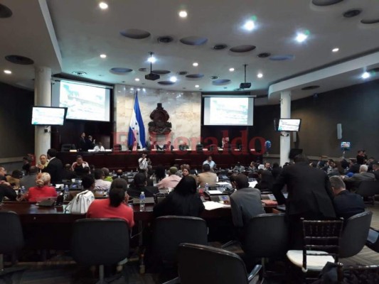 Así se reincorporó Celín Discua a las sesiones del Congreso Nacional tras el caso Pandora