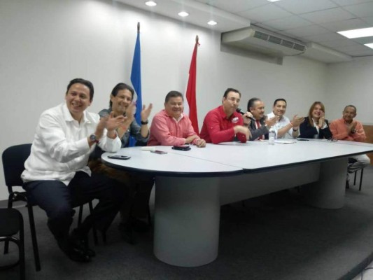 Candidato presidencial Luis Zelaya denuncia adquisición de granadas de humo por parte del gobierno