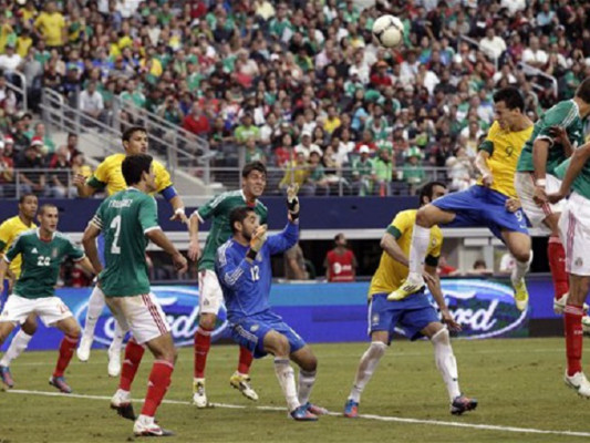 México sorprende al vencer a Brasil en amistoso
