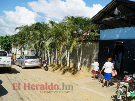 FOTOS: Escena del crimen de hombre acribillado frente a esposa e hijas