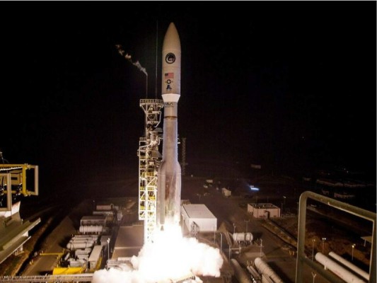 Estados Unidos lanza satélite espía desde California