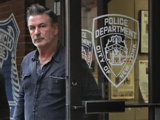 Arrestan a Alec Baldwin por golpear a un hombre en Nueva York