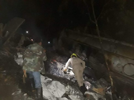 Un muerto y dos heridos deja volcamiento de vehículo pesado en San Esteban