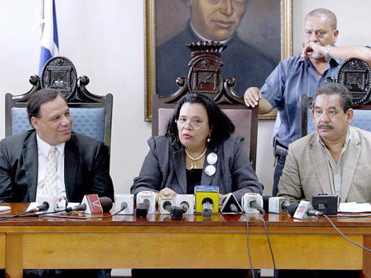 Elsa Palou dirigirá junta directiva que administrará el hospital Escuela