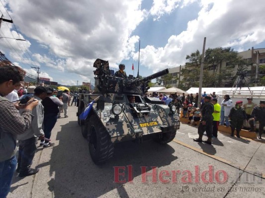 Las Fuerzas Armadas muestran su poderío en desfile cívico-militar por aniversario